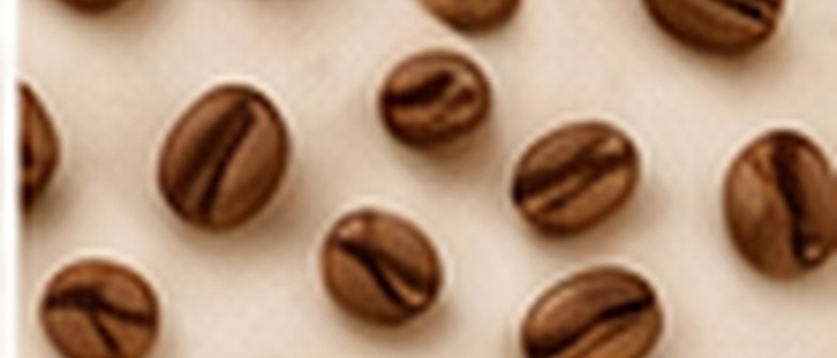 Koffiebonen op een lichte ondergrond